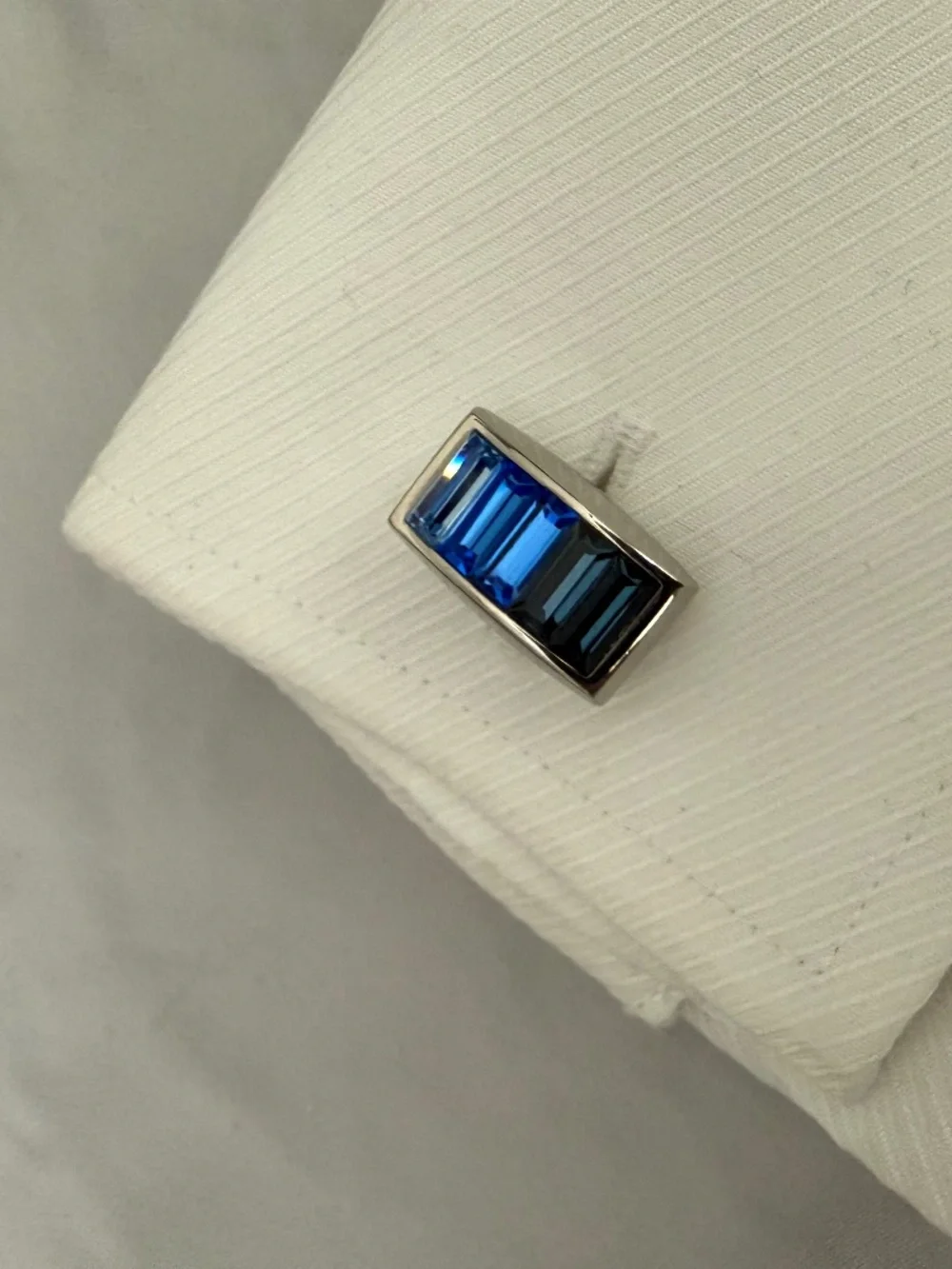 1 Pair of Cufflinks Bachrach Blue Gradient Crystal Rectangular Shape